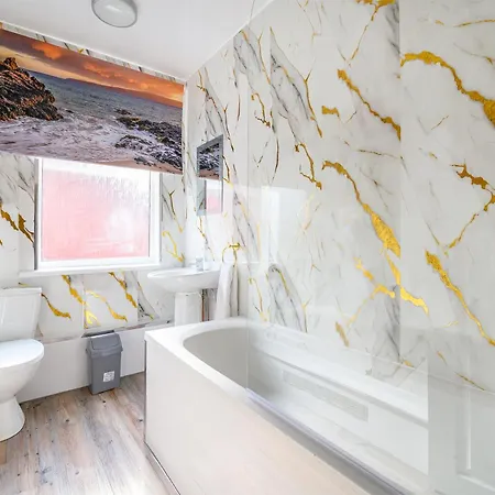 -re15cfa- For Relaxed And Cosy With Free Parking Leeds (West Yorkshire)