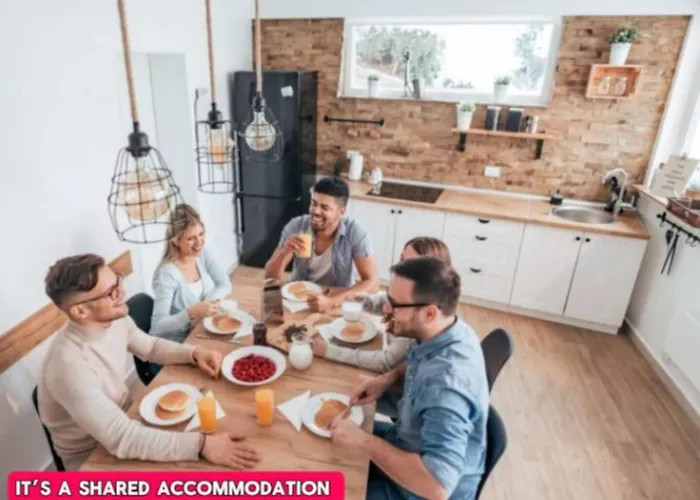 -re15cfa- For Relaxed And Cosy With Free Parking * Leeds (West Yorkshire)