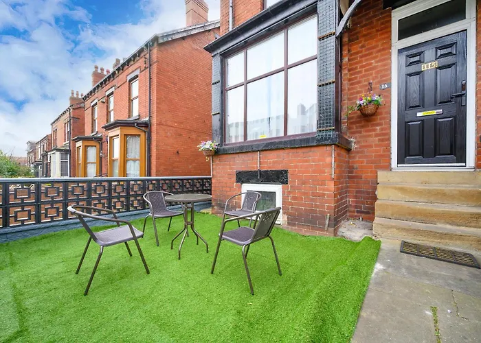 -re15cfa- For Relaxed And Cosy With Free Parking Leeds (West Yorkshire)