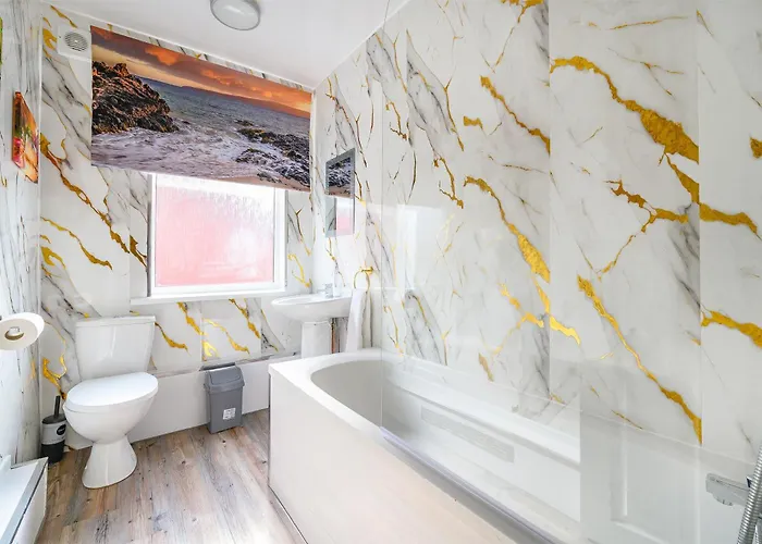 -re15cfa- For Relaxed And Cosy With Free Parking Leeds (West Yorkshire)