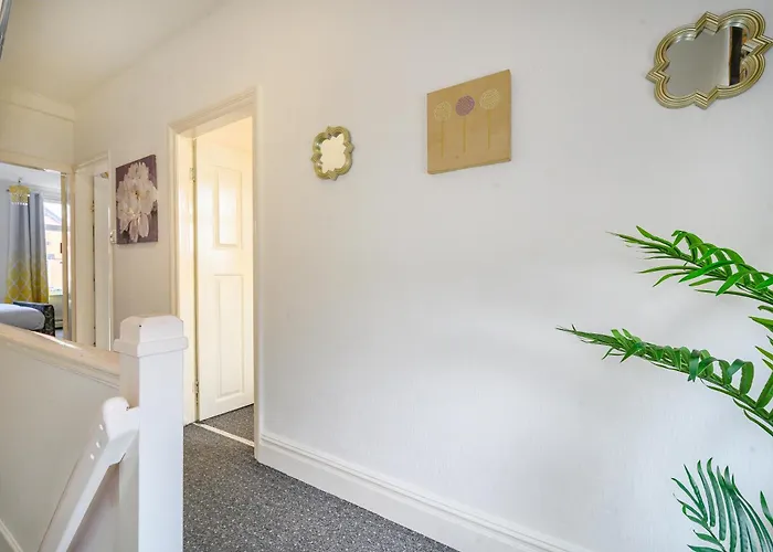 -re15cfa- For Relaxed And Cosy With Free Parking * Leeds (West Yorkshire)