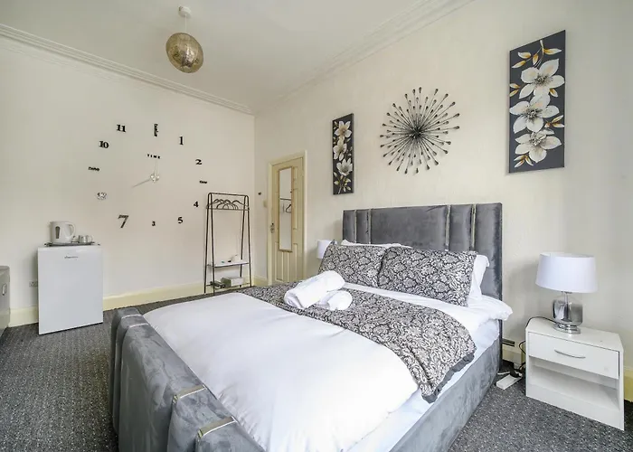 -re15cfa- For Relaxed And Cosy With Free Parking Guest house Leeds (West Yorkshire)